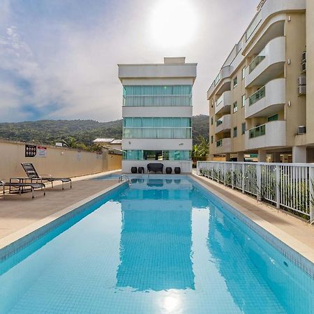 Confortavel Apartamento Em Condominio Com Piscina ボンビーニャス エクステリア 写真