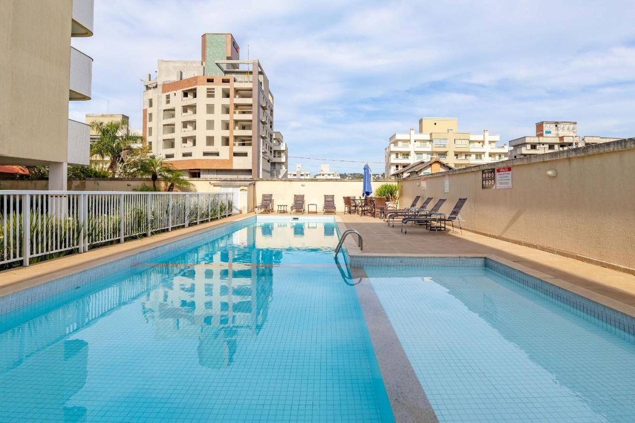 Confortavel Apartamento Em Condominio Com Piscina ボンビーニャス エクステリア 写真