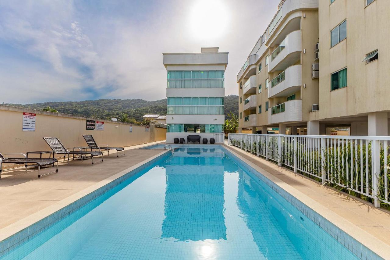 Confortavel Apartamento Em Condominio Com Piscina ボンビーニャス エクステリア 写真
